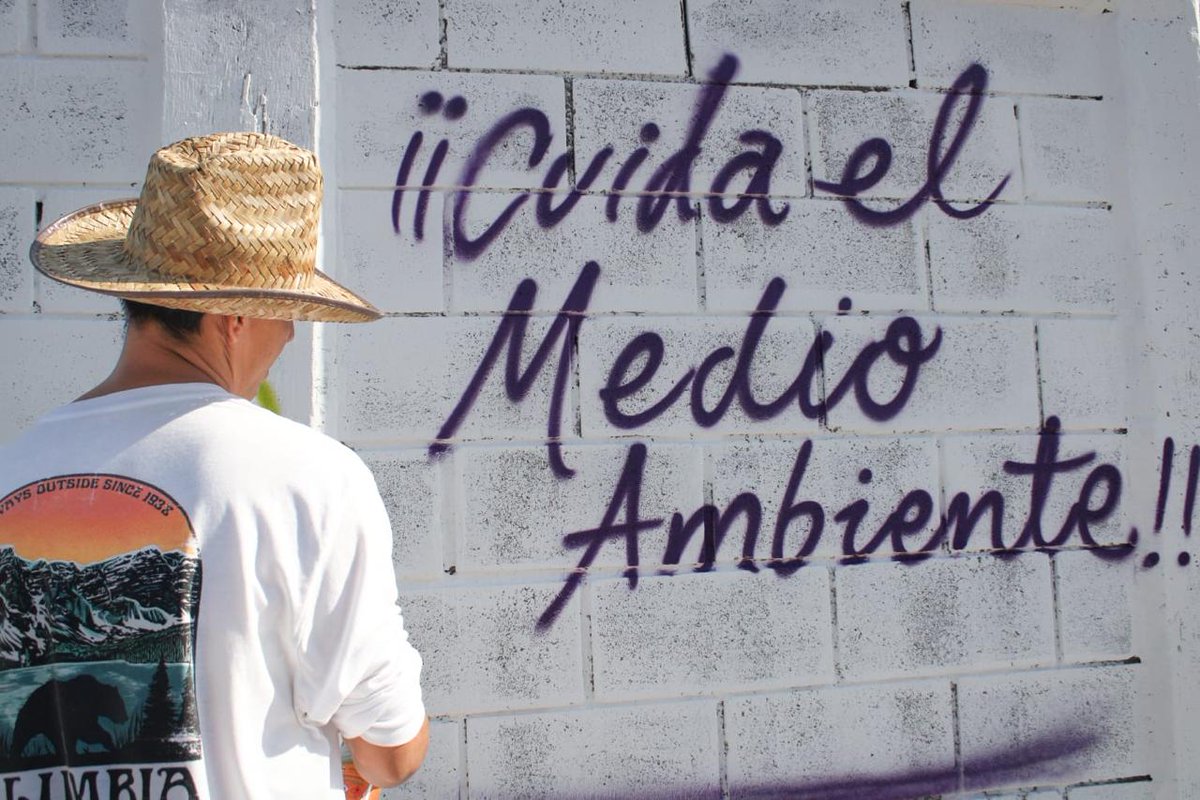 ISJuventud's tweet photo. 🌿🎨 Realizamos este mural en la Escuela Primaria Ángela Macías Martínez, donde plasmamos un mensaje sobre la importancia de cuidar el medio ambiente

A través del arte, las juventudes reflejan su compromiso con la construcción de comunidades que contribuyan a un mejor futuro.✨ https://t.co/Q21MG4hhrR