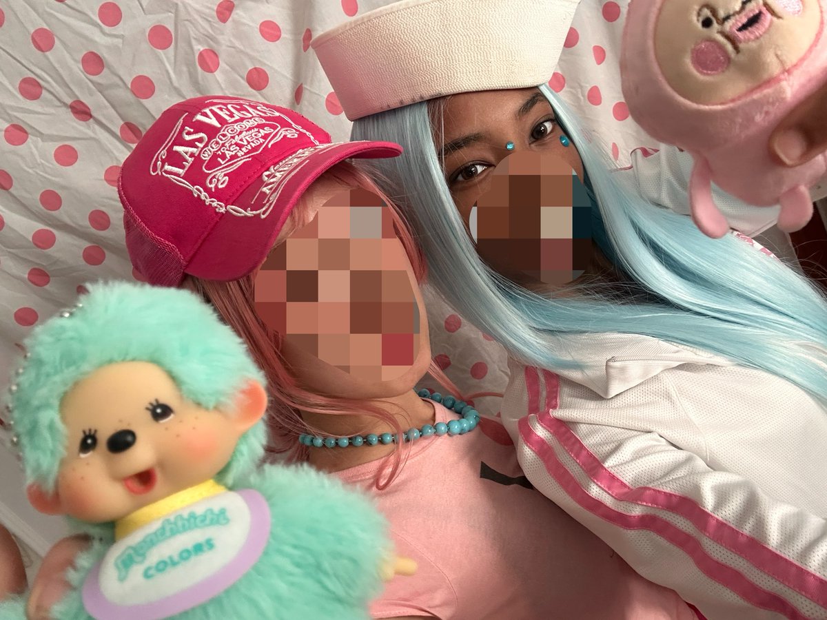 numbr1ana's tweet photo. mini photoshoot with my irl🩷🩵 https://t.co/xsHreKN85Q