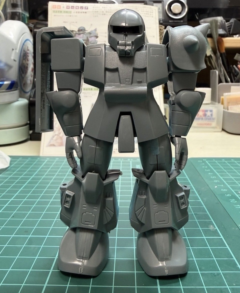 Pmeny60jgKSdKXF's tweet photo. サフまで完了!
かなりボコボコで穴と傷だらけなんで修正します😅
終わればやっと本塗装♪
#旧キット #MSV #ザク #高機動型 #サフ萌え https://t.co/RG6MFryASG