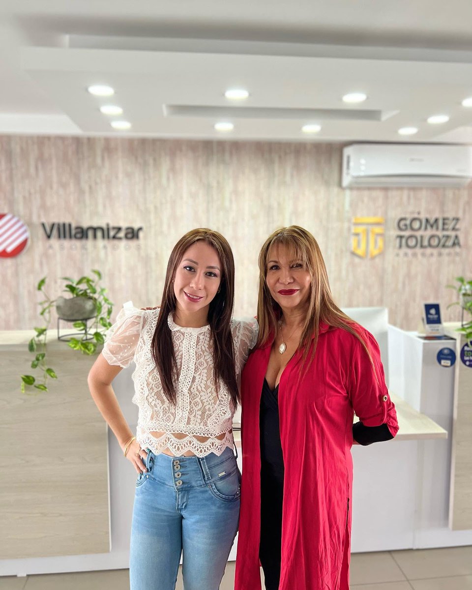 Palermo73's tweet photo. INVEROSÍMIL. El juez Jorge Gómez Toloza declaró oficialmente que la abogada Sol Villamizar es su sobrina. Aun así, ella actuó como apoderada de la @AlcaldiaBGA en procesos de su despacho. ¿Se declaró impedido? ¿Se informó a la contra parte del proceso? ¿Existen otros procesos? https://t.co/w9V5KmDcUT