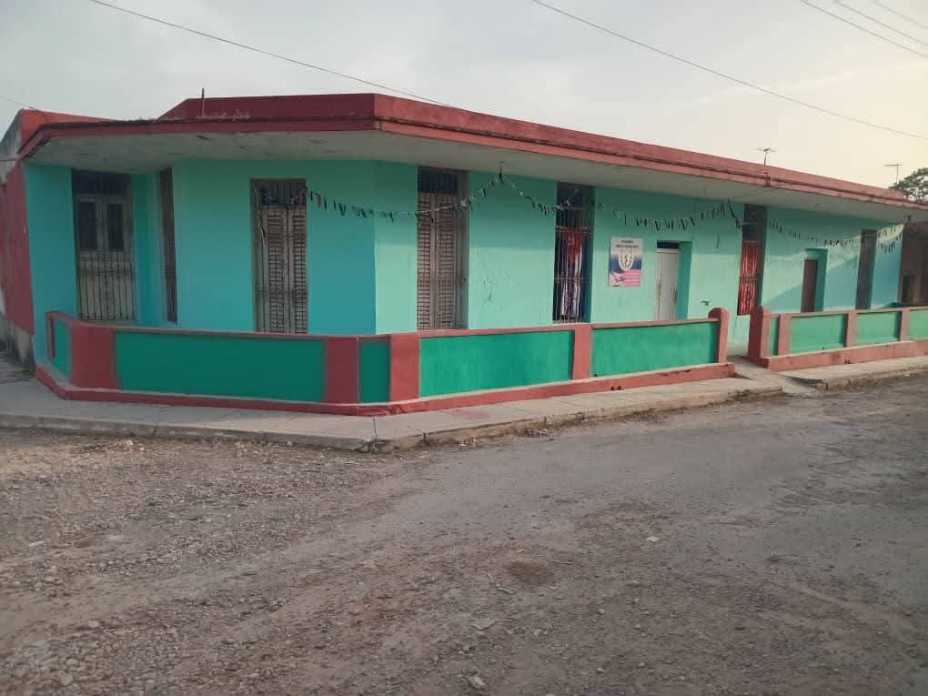 DirectorProvin3's tweet photo. 🎨 Continuamos el embellecimiento de nuestras instituciones,  de Salud de #Madruga como parte de acciones spara celebrar el #26DeJulio
#MiMoncadaEsMiPatria
#Mayabeque https://t.co/uhoclXJRR0