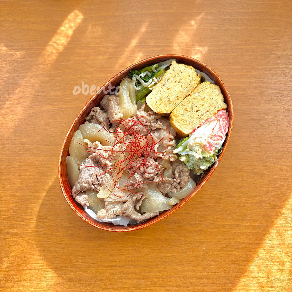 tomoryu3's tweet photo. 🍱
ほうれん草シラス和え・だし巻き玉子・ブロッコリーカニカマサラダ・牛丼

ムバッペ安定の得点👟=͟͟͞ ⚽️
チラッと映ったシャキーラかわいい

#わっぱ弁当 #のっけ弁当 #お弁当記録 #お弁当作り楽しもう部 https://t.co/SAqQG4UiIj
