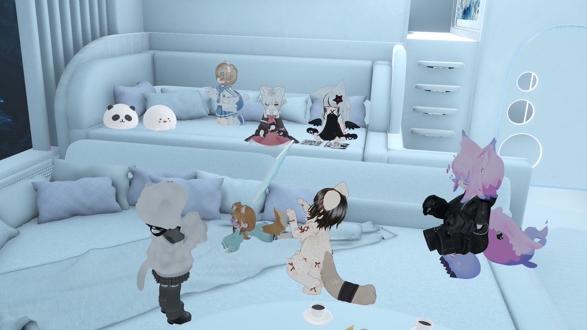 HorizonRin's tweet photo. VRChat初めて間もないけど
さっそく沢山の人と色々な場所巡れて充実☺ https://t.co/VRvNjoKmlq