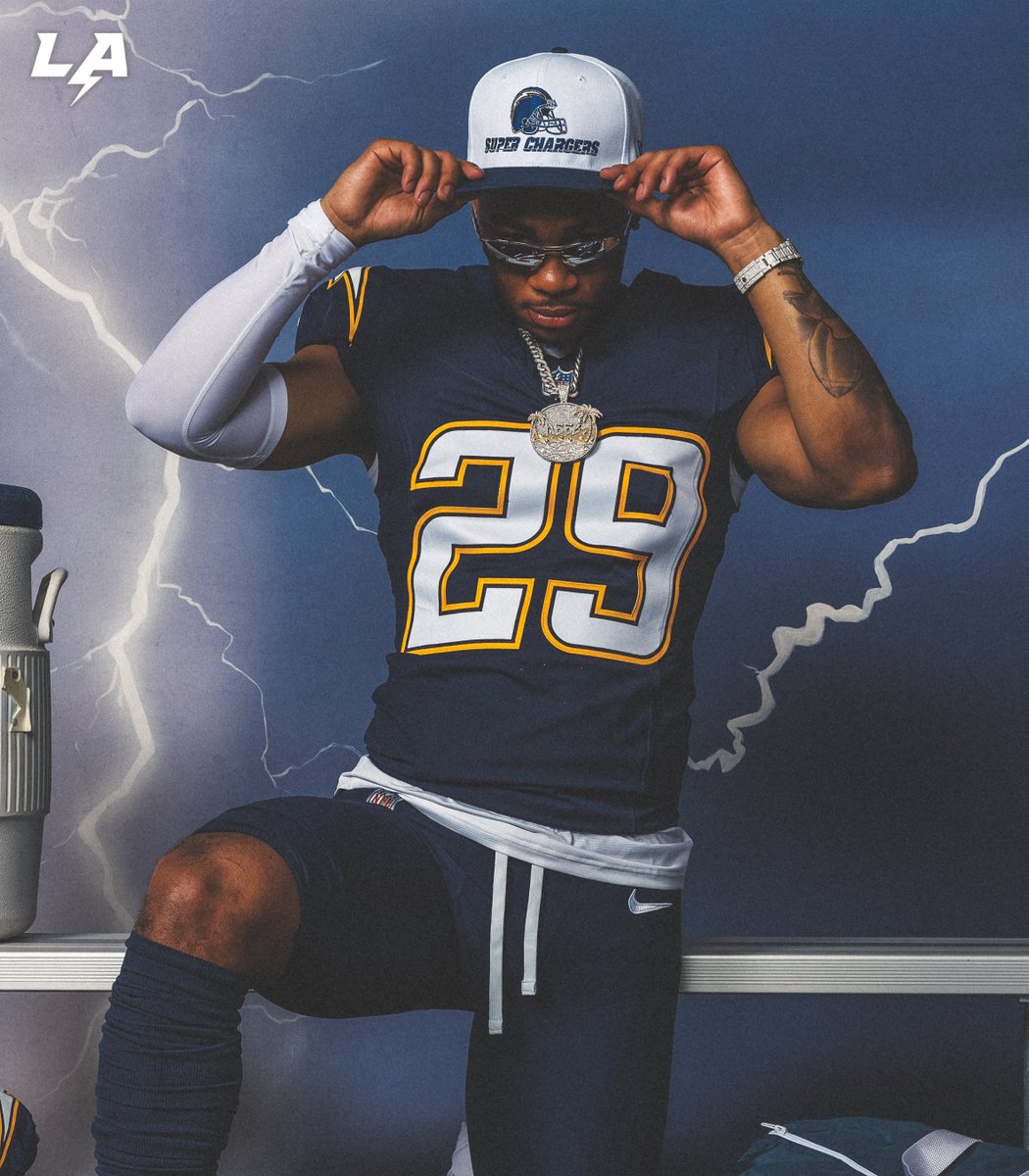 chargers's tweet photo. super chargers hats are back ⚡️

don't miss out → https://t.co/giwq5fSWhH https://t.co/uFsRqbjq9m