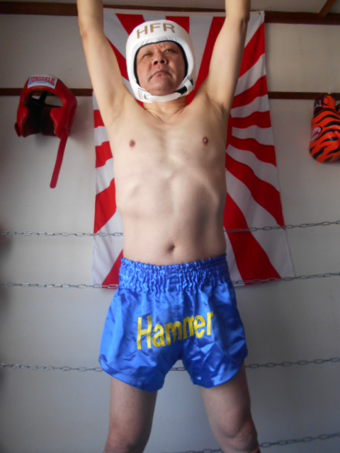 clinchboxing's tweet photo. 青無地に黄糸刺繍トランクスで　すんげえ剛腕の色白のカッコええキックボクサーもいたなあ https://t.co/ARX2Ym6B9p