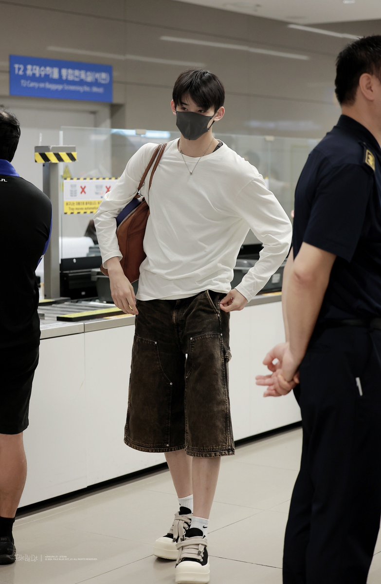 palebluedot_jo's tweet photo. 260710 반바지 👍🏻
#앤팀 #죠 #andTEAM #JO #ジョウ https://t.co/ktCpEpCsCO