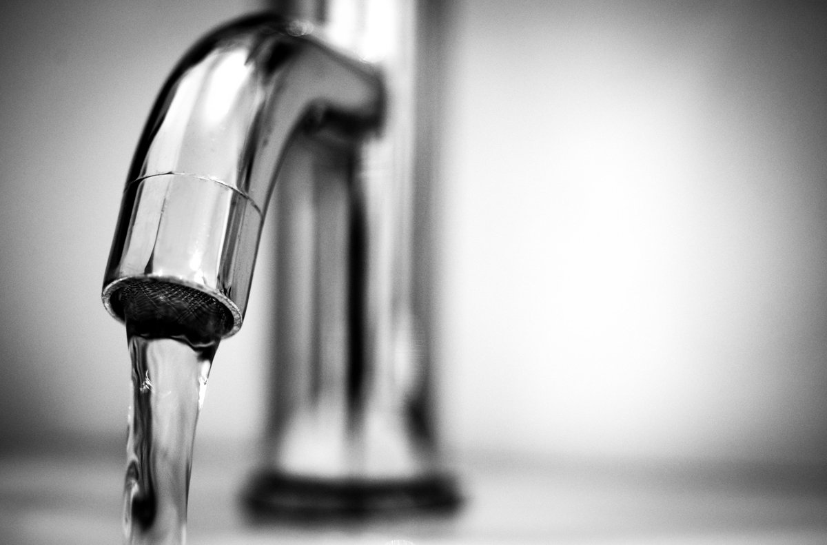 cityofmoore's tweet photo. DRINKING WATER WARNING Boil your water before using it or use bottled water. E. coli has been detected in the Moore Public Water Supply. It only applies to customers in the affected area: east of I-35, south of SE 4th St north of Indian Hills Rd. and west of the Moore city limits https://t.co/qiz3az7U3M