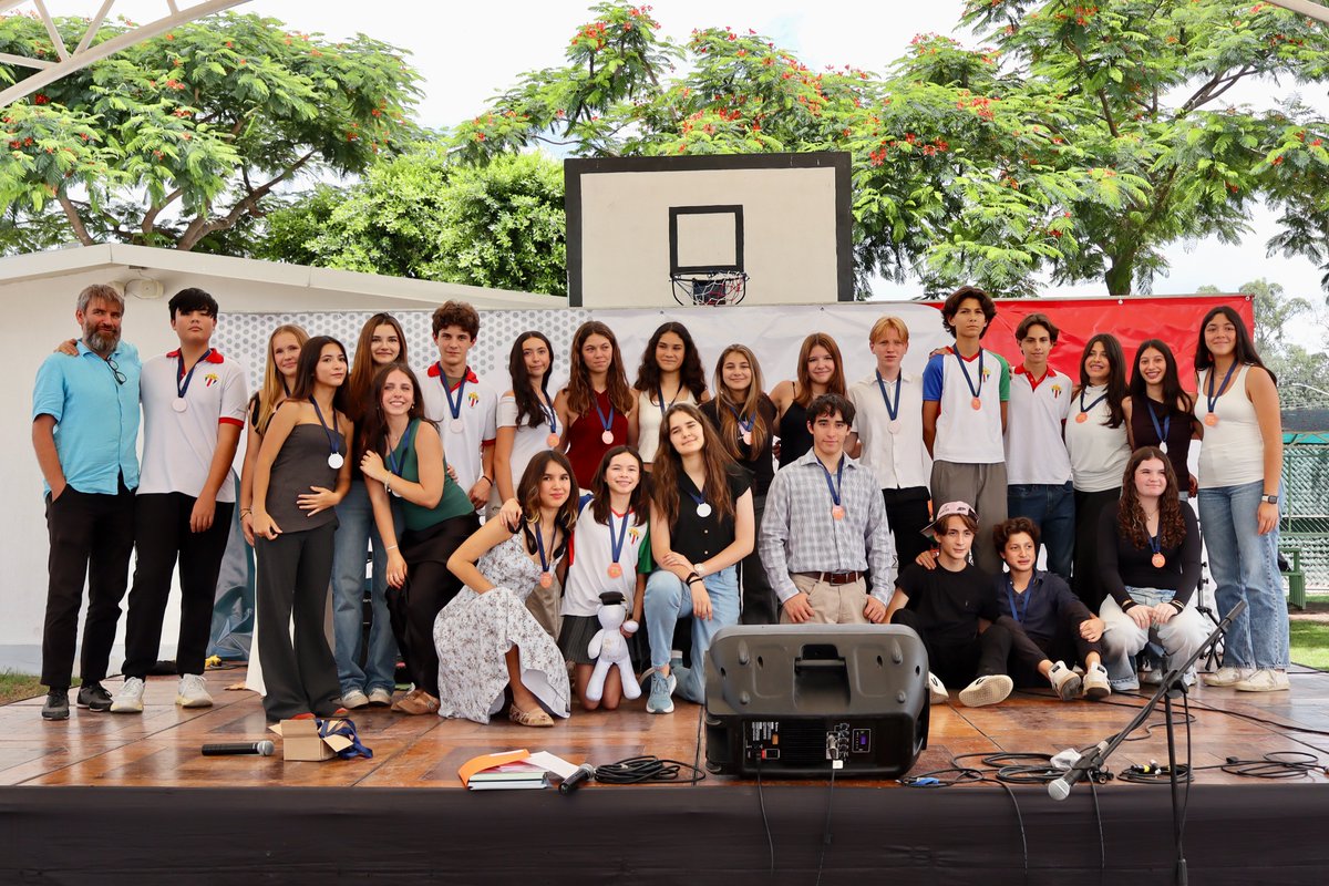 CFMGuadalajara's tweet photo. 🇫🇷 Souvenirs de la matinée de valorisations des élèves à la fin de l’année scolaire 2025-2026.
Félicitations à tous pour votre discipline, votre résilience, votre persévérance et votre talent !
#aefe #aefeinfo #MonLycéeFrançais #CFMGuadalajara https://t.co/W3IDc3p08p