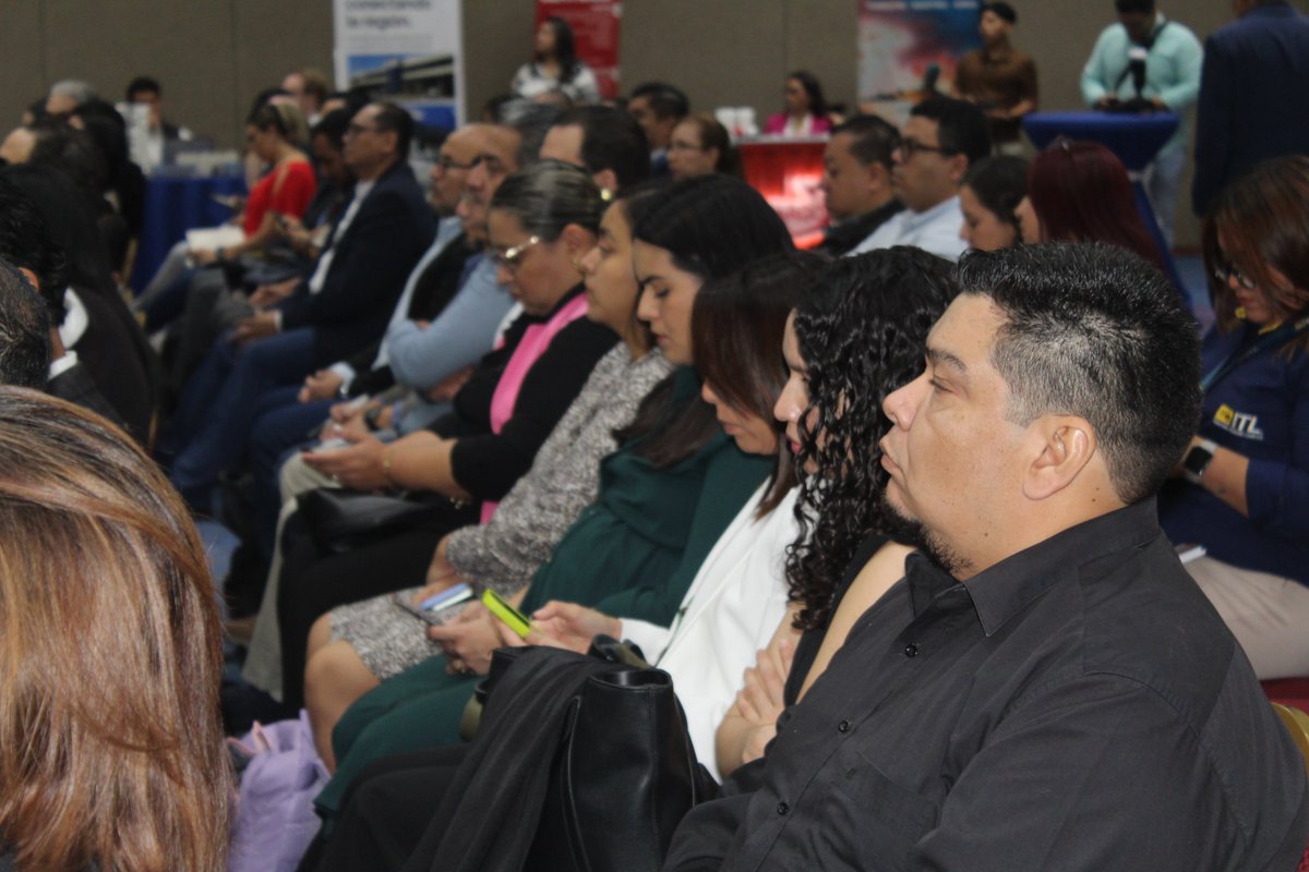 camarasal's tweet photo. El Comité de #Transporte y #Logística de #Camarasal realizó el Encuentro Portuario del Triángulo Norte, que reunió a representantes portuarios, especialistas y empresarios para analizar los retos y oportunidades del comercio y la logística regional.

https://t.co/ivQQX3RP2G https://t.co/JF6wQ21mGn