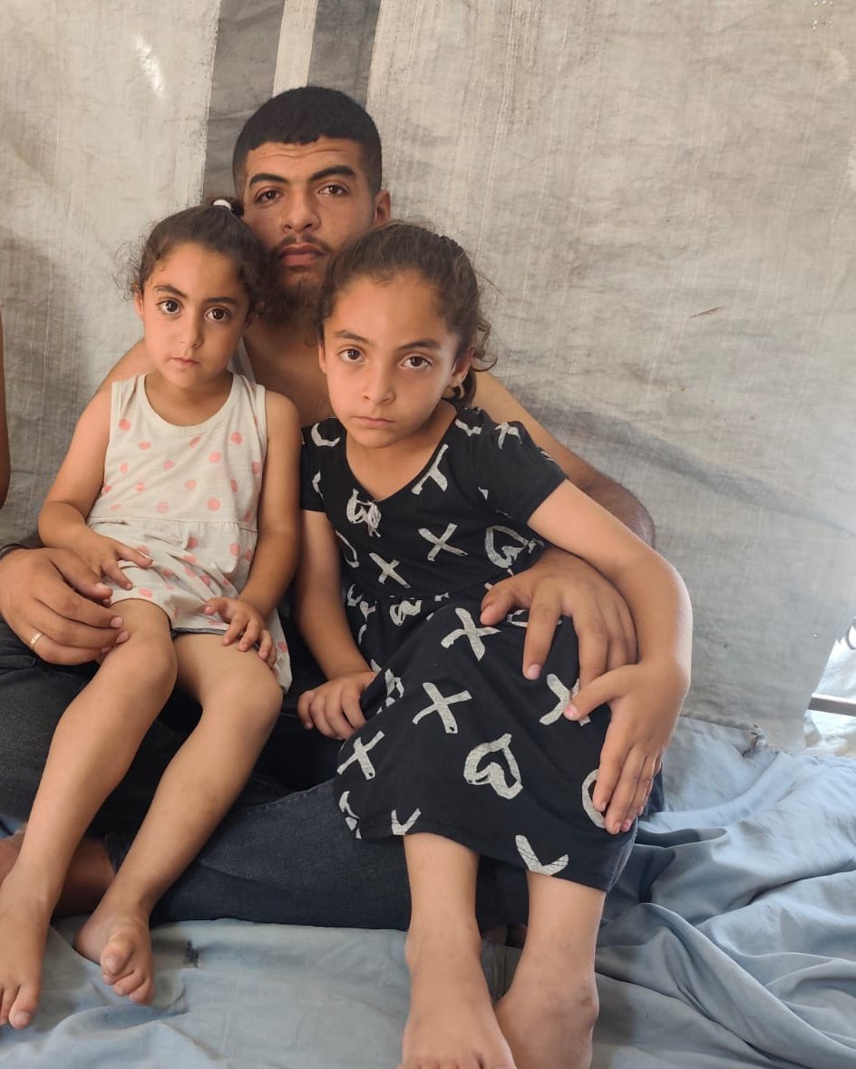 AbetSlema's tweet photo. My family is starving and we desperately need food. My little sister is suffering from malnutrition and urgently needs milk and diapers. Please help us survive, every donation counts! 😭💔 

If you are browsing, please leave a dot. It's just a dot. 
https://t.co/rxCBoNfUt6 https://t.co/sxrrUhlPUy