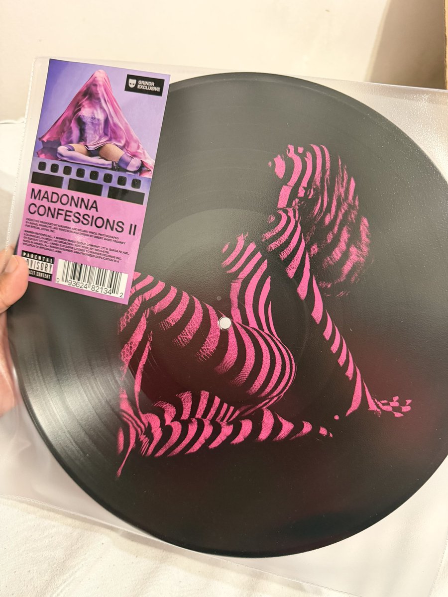 VincentDynamo's tweet photo. Wore all pink today cuz that was my mood all to have this surprisingly show up in the mail today. One of my babies is finally home. @madonna @Grindr #Confessions2 #COADF #Madonna #Vinyl https://t.co/QSmR9tj1ac