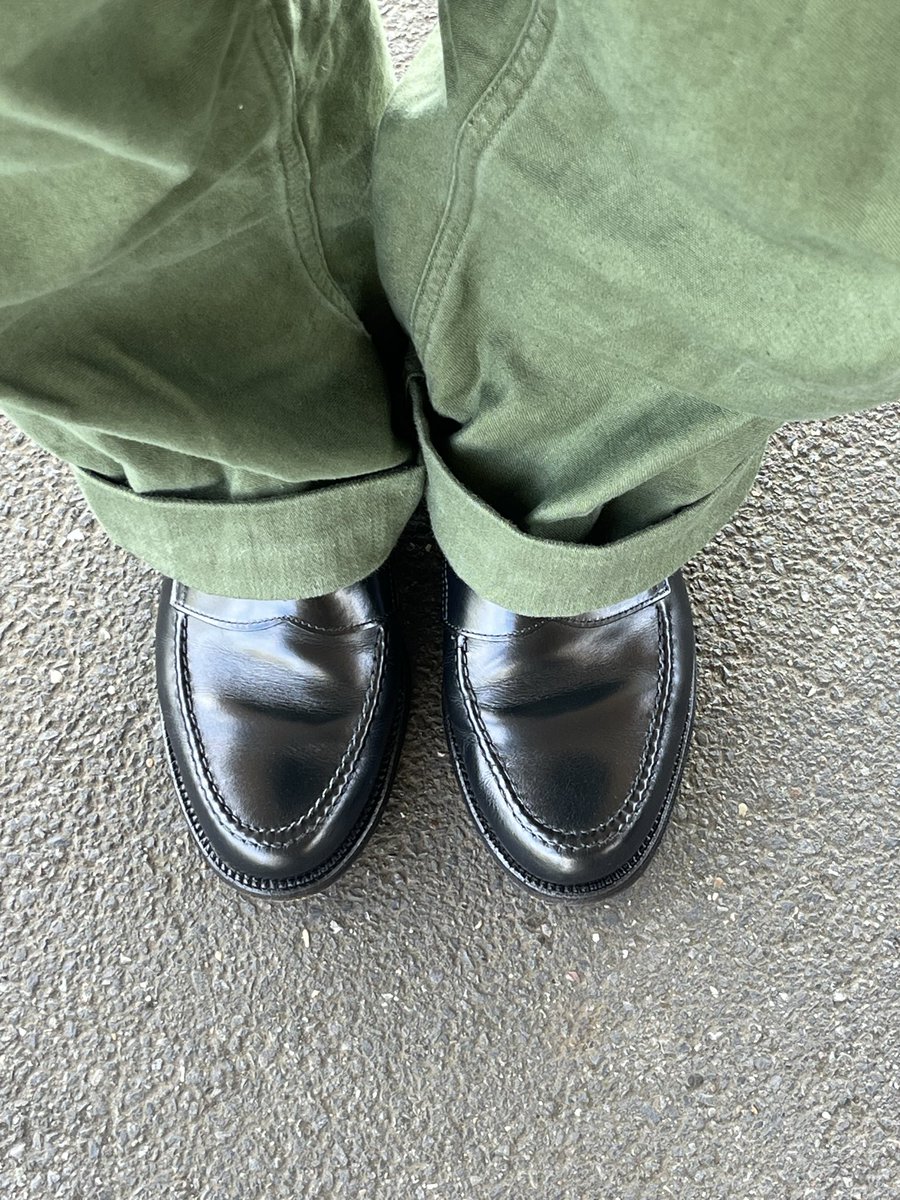 6eou1e6wdhLOjc3's tweet photo. 今日も朝から暑いです🥵時計はセイコーダイバーズスモウ1st。靴はオールデンのペニーローファー。バッグはcisei のトートです。お気に入り着けて今日もお仕事頑張ります!セイコーダイバーズサイコー!#セイコー #オールデン #cisei https://t.co/KHI4yRxlJv