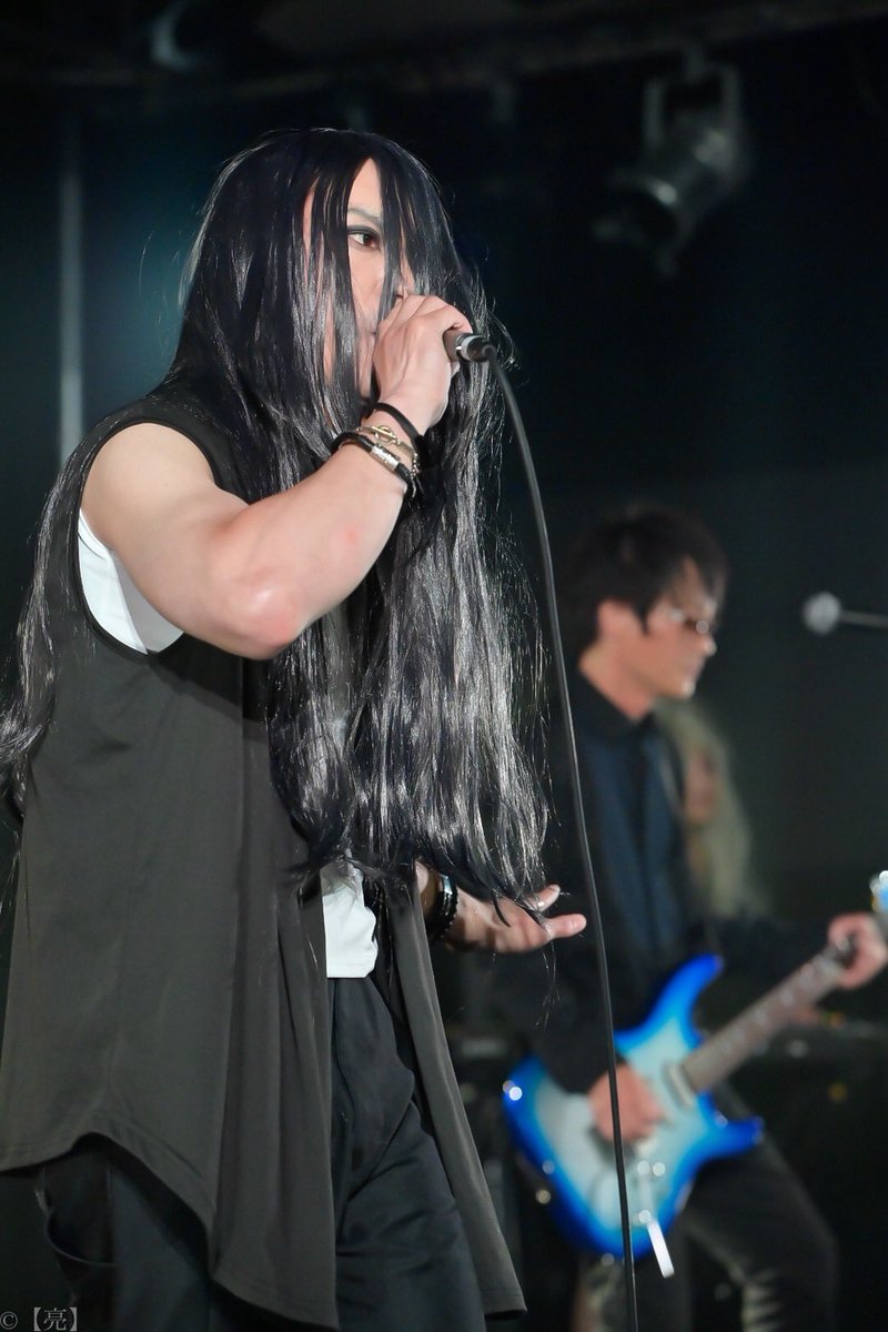 bucktick226's tweet photo. このままいくとこれが年内歌のラストステージなりそうです
今でもこの時やりたい事しっかりやっといて良かったなと
冒頭の演出はbucktickコピバンやってる中での一つの夢だったので
年内コレで最後でもいいかなって思えます https://t.co/HmVGhWt4ns