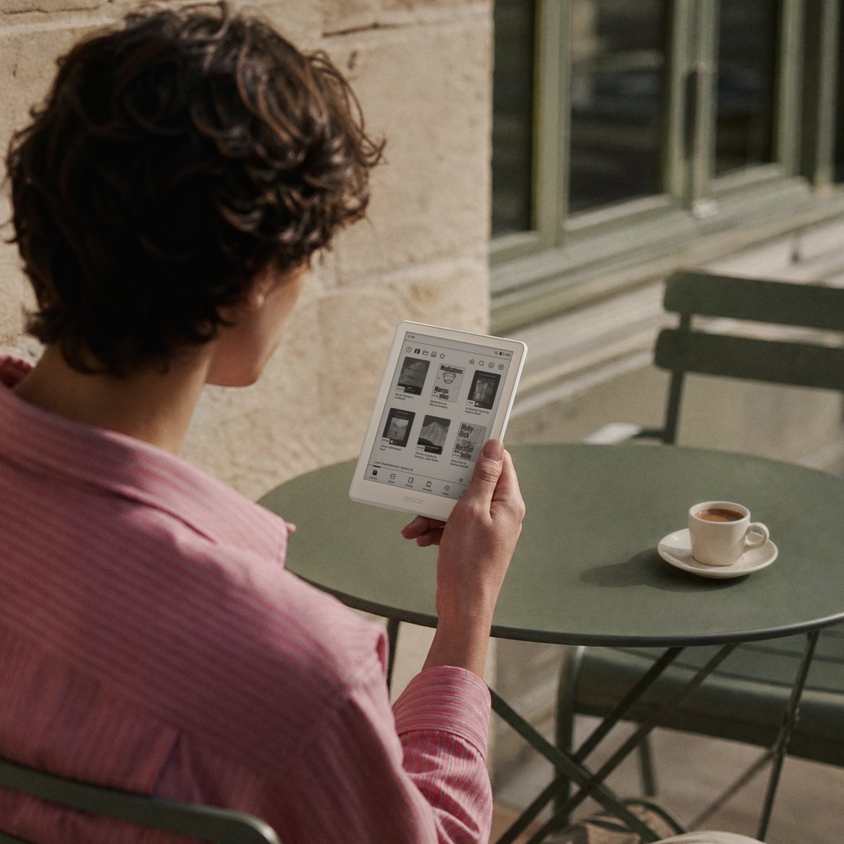OnyxBoox's tweet photo. 🌞🌙 Bright sunshine or late-night reading? The BOOX Go 6 (Gen II) is ready for both.

Its 6-inch E Ink display lets you read comfortably outdoors under bright sunlight or indoors in the dark with the front light on. No matter where you are or what time it is, your next chapter is always within reach.

📖 Read whenever. Read wherever.

Get yours today at https://t.co/qFHHWVSDgJ