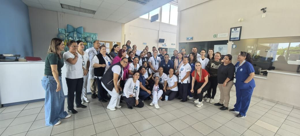 sntsa_37's tweet photo. Hoy nuestra compañera enfermera Ma. Luisa Ávila Castillo realizó su última checada, cerrando una etapa de 40 años de servicio marcada por la entrega, el profesionalismo y el compromiso con la salud de nuestra población.

Su trayectoria deja huella en cada espacio donde brindó cuidado, apoyo y vocación de servicio.

Hoy inicia una nueva etapa de vida, con el reconocimiento y cariño de quienes valoramos su labor.

¡Enhorabuena y muchas felicidades, compañera Ma. Luisa!

#SNTSA37 #TrayectoriaDeServicio #Enfermería #GraciasPorTuEntrega #JuntosSomosMásFuertes