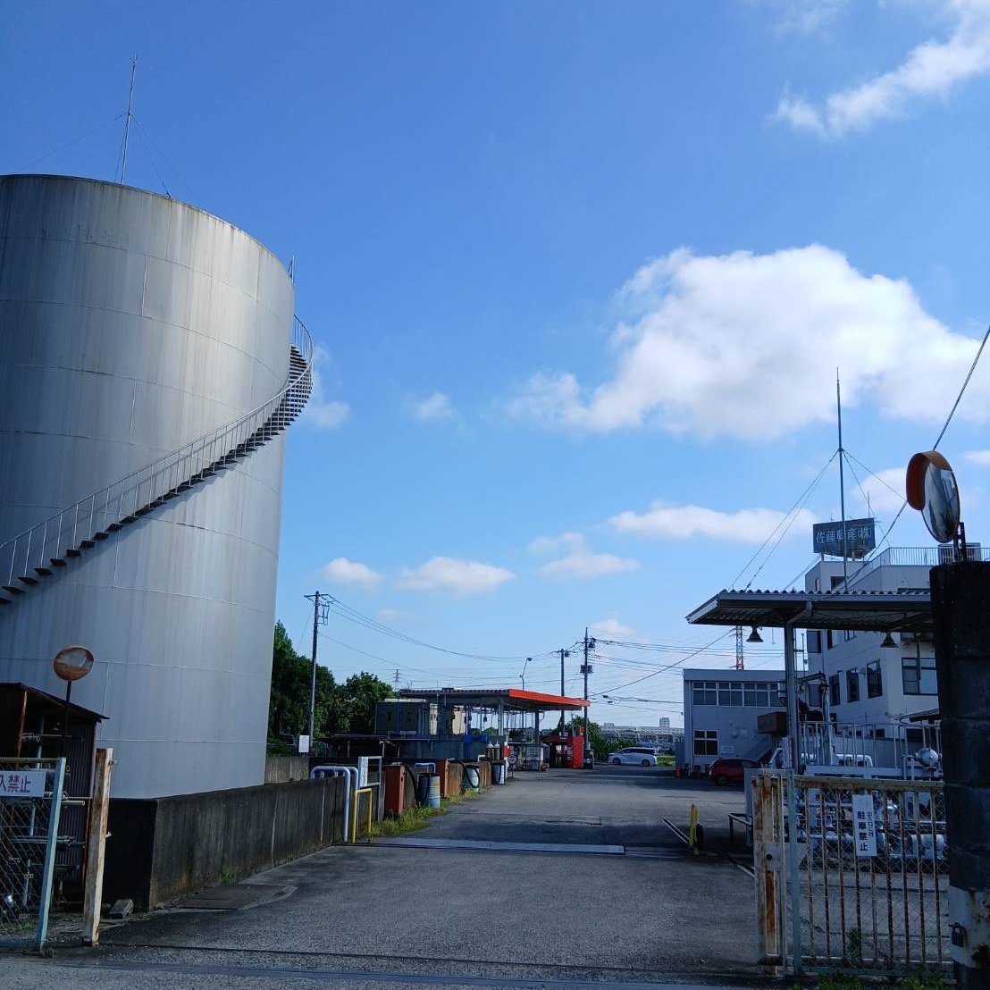 satohkosan's tweet photo. おはようございます。佐藤興産です😊
今日は晴れ☀️のさいたま市。日中の気温は33℃まで上がる予報です💦

今日は710で納豆の日だそうです。
暑いと納豆を食べる気にならない中の人です😶

それでは今週もラスト一日頑張りましょう♪

＃企業公式が毎���地元の天気を言い合う
#企業公式相互フォロー https://t.co/RoYtxEqaph