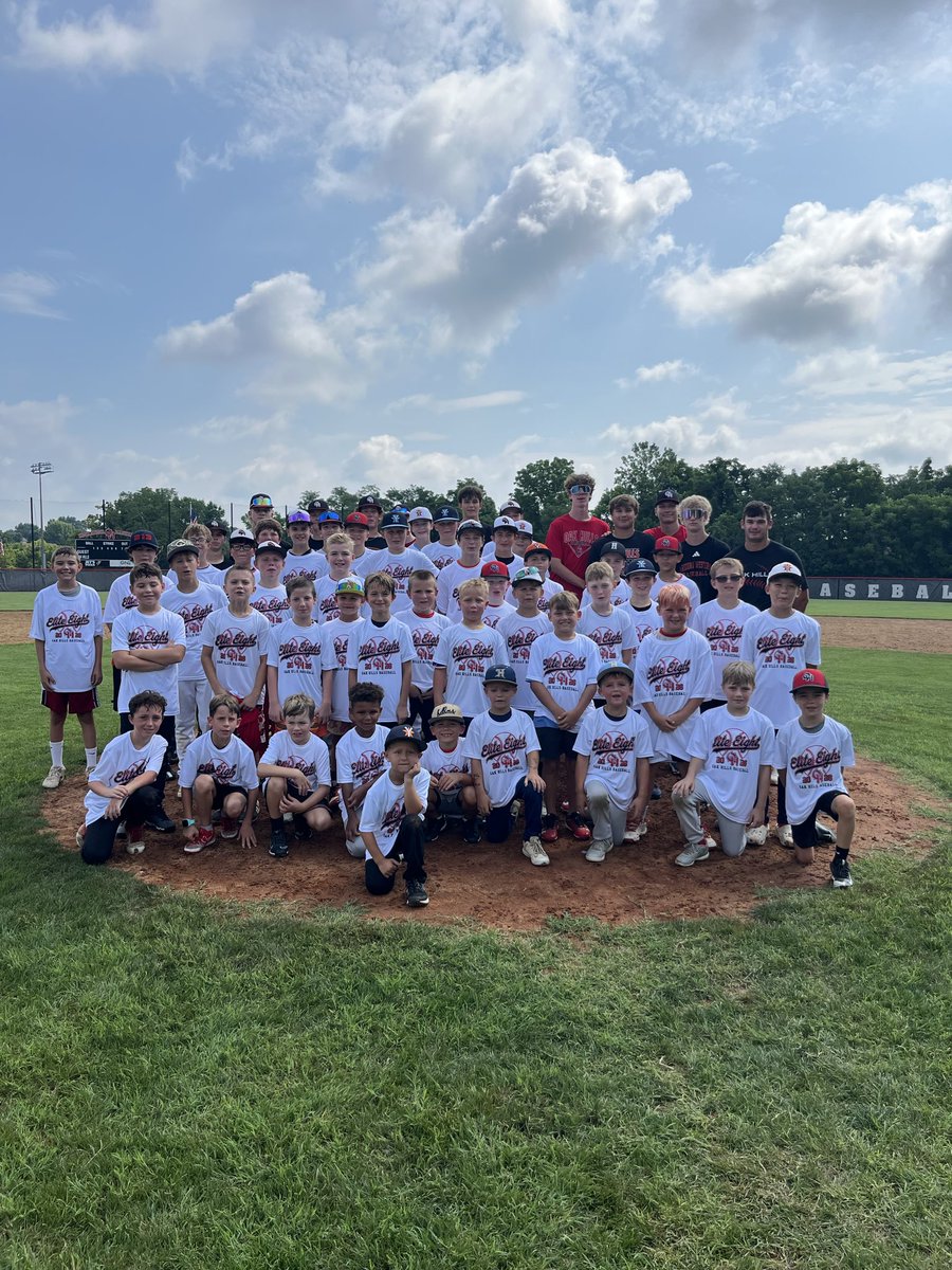 OakHillsBSB's tweet photo. What a terrific group of young baseball players.! The future looks bright for the Highlanders.  Thanks to all the players and coaches that participated in this years baseball camp https://t.co/wUi0GgAbix