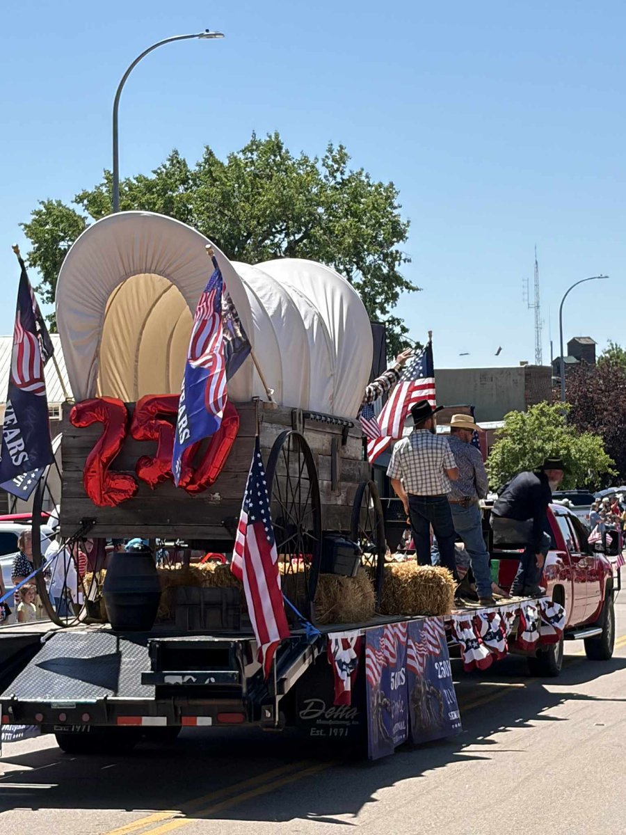 Sonell87's tweet photo. And just like that the South Afrikaners take the prize for Best Theme in our town’s 4th of July parade! In 2025 we won MOST PATRIOTIC! This year we were Pioneers-Blazing trails and that’s exactly what we are doing in the USA. An honor and privilege. @MaryUSA45 @NJvN29 #Afrikaners #Amerikaners #Afrikanerasylumseekers #Afrikanerasylum #pioneers