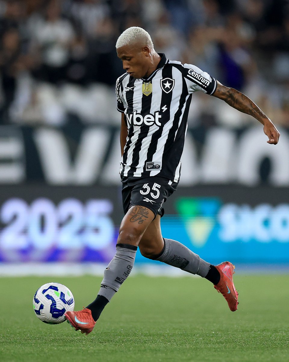 informafogo's tweet photo. Botafogo considerou a proposta do Palmeiras por Danilo como "ridícula."

- @CanalDoManel_ https://t.co/ulJbpnAZtR