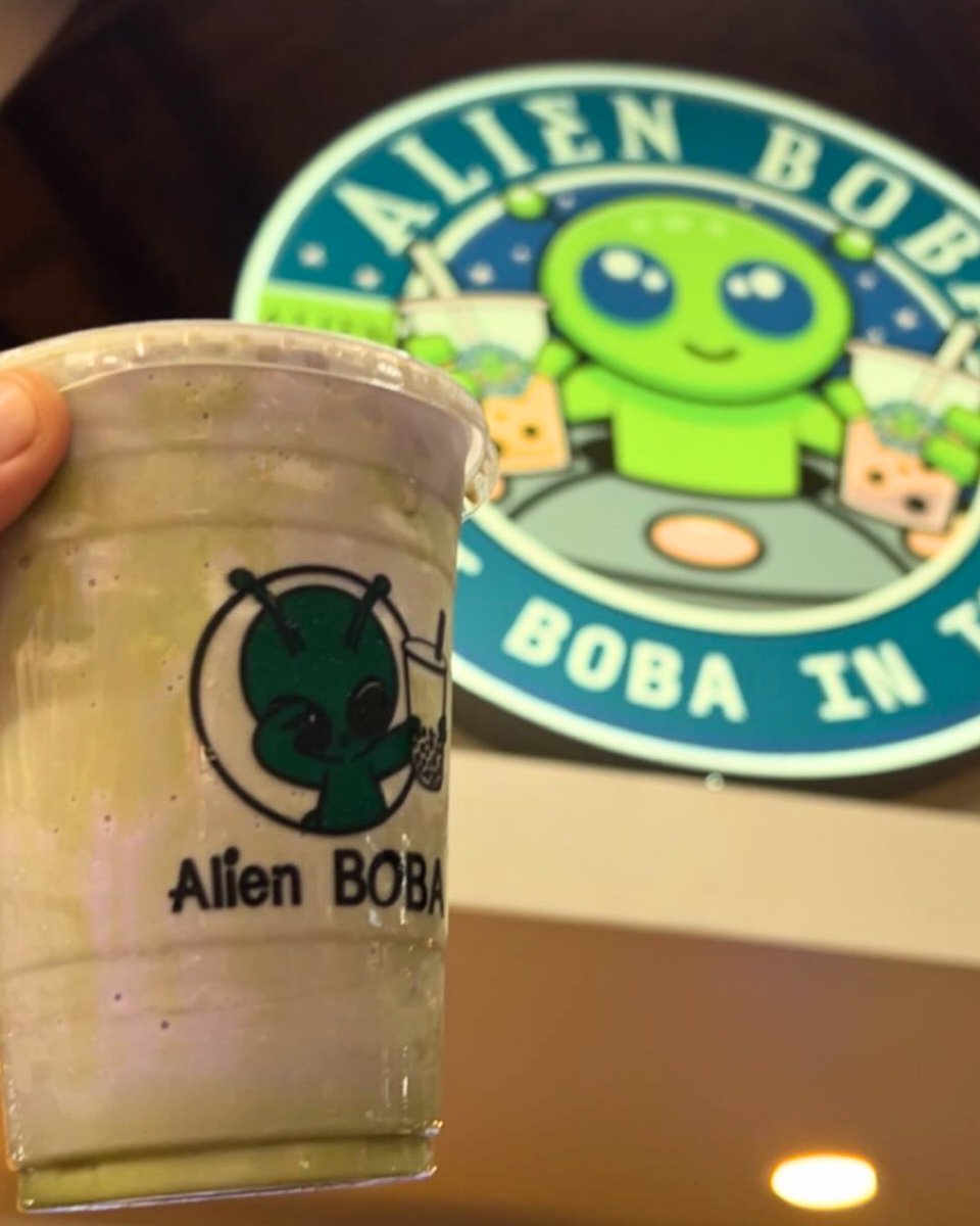 ccf_custom_cup's tweet photo. Take me to your leader... and pass the boba. 🛸👇

We absolutely loved bringing these custom PET plastic cups to life for the team over at Alien Boba. Clear, durable, and 100% ready to hold your favorite cosmic brews. 

#customprint #plasticcups #customcupfactory #cityofindustry https://t.co/SpTdo59wLX