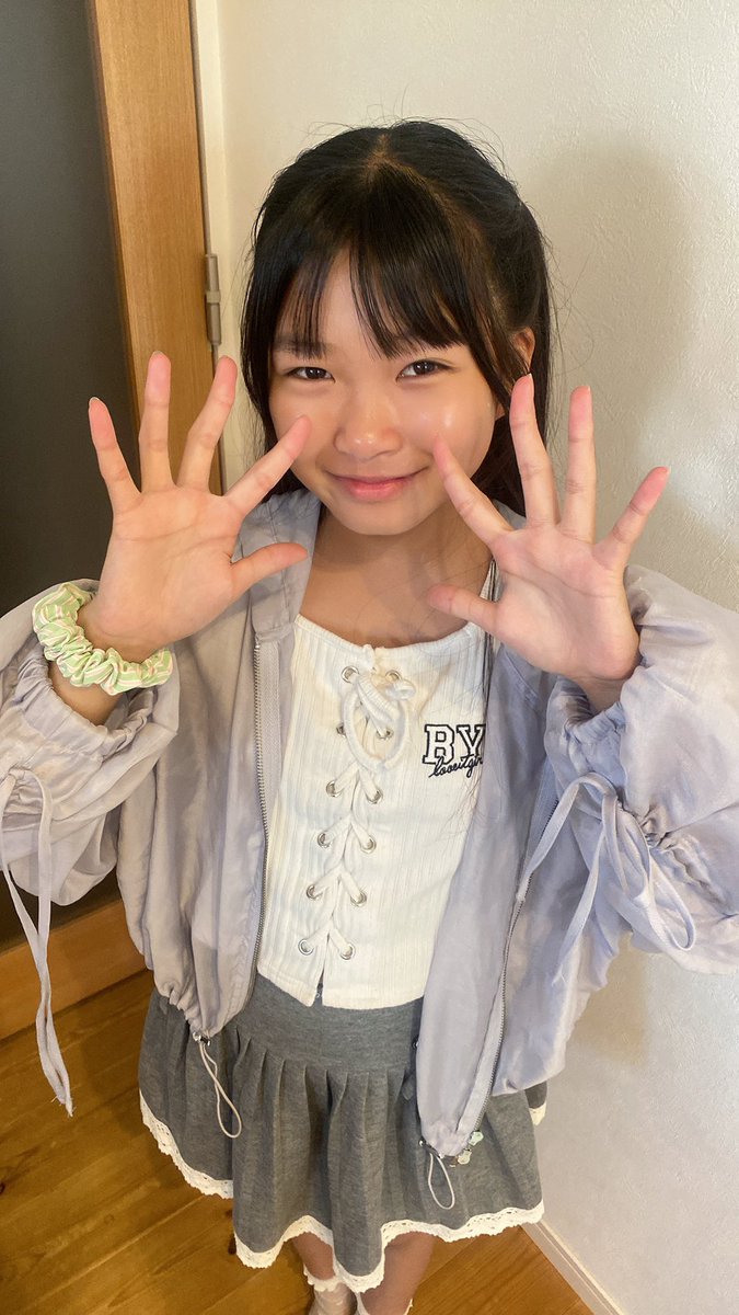hiyori_piiiyo's tweet photo. おはようございます☀️
今日も暑そう……🫠🫠🫠
みんなも水分補給わすれずにね💞💞
行ってきます❣️
#MERCREW
#ひよたん
#js5 https://t.co/Nqkgknwjp7