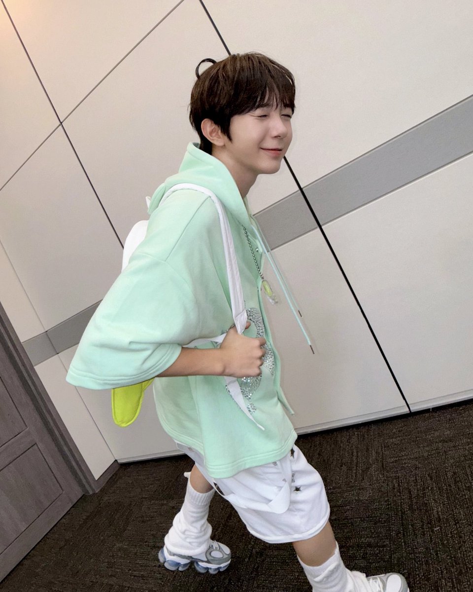 sasyadess's tweet photo. 료는 군주님과 숭이와 요정과 아저씨와 아이를 오간다고 https://t.co/qs5eogEABj