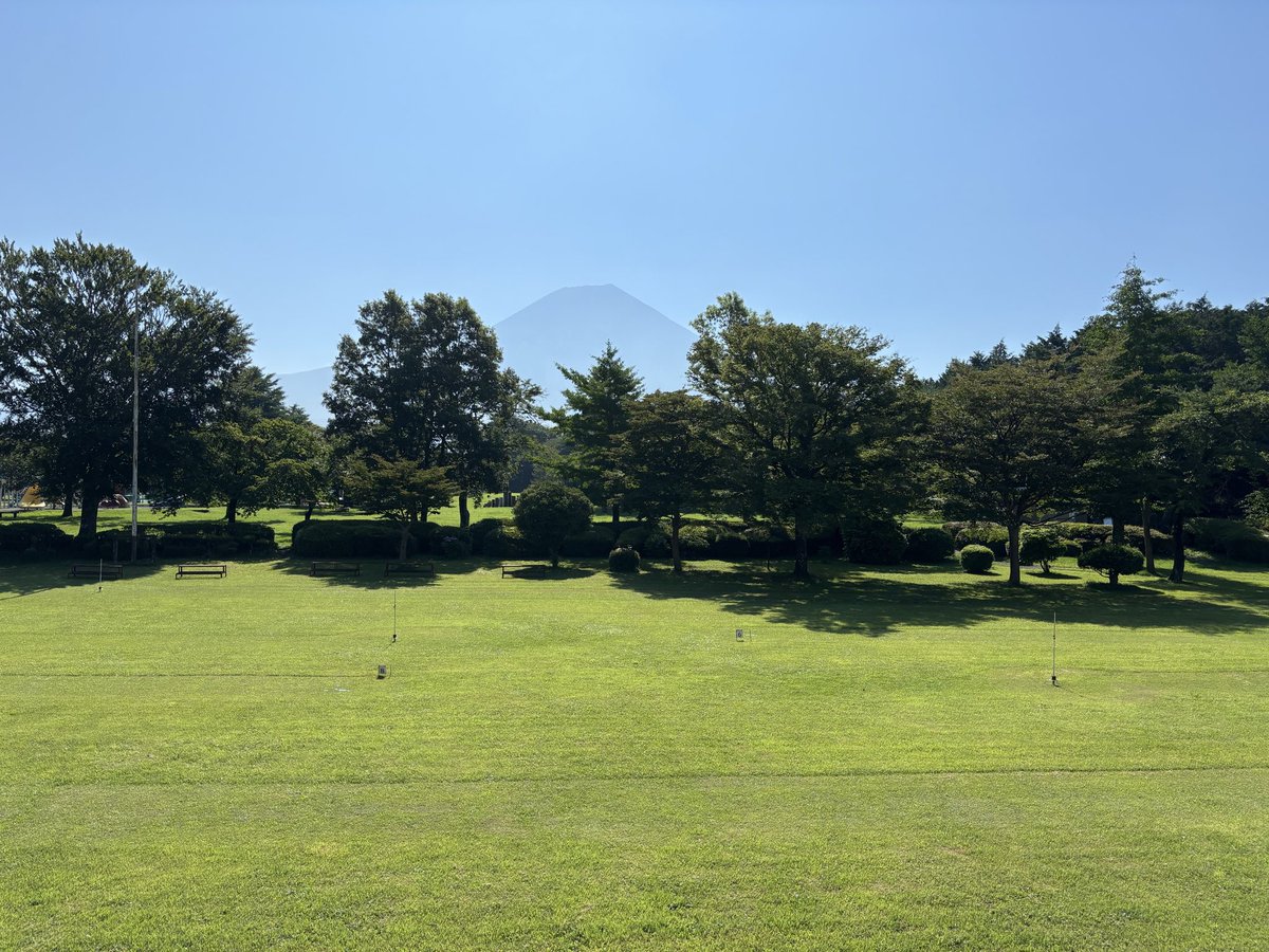 info59349951's tweet photo. おはようございます。今日は(も)かなり暑くなりそう、どなた様もご自愛ください！
#企業公式が毎朝地元の天気を言い合う #今日の富士山 #朝霧高原もちや #もちや #朝霧高原 https://t.co/sXvIgcT0HP
