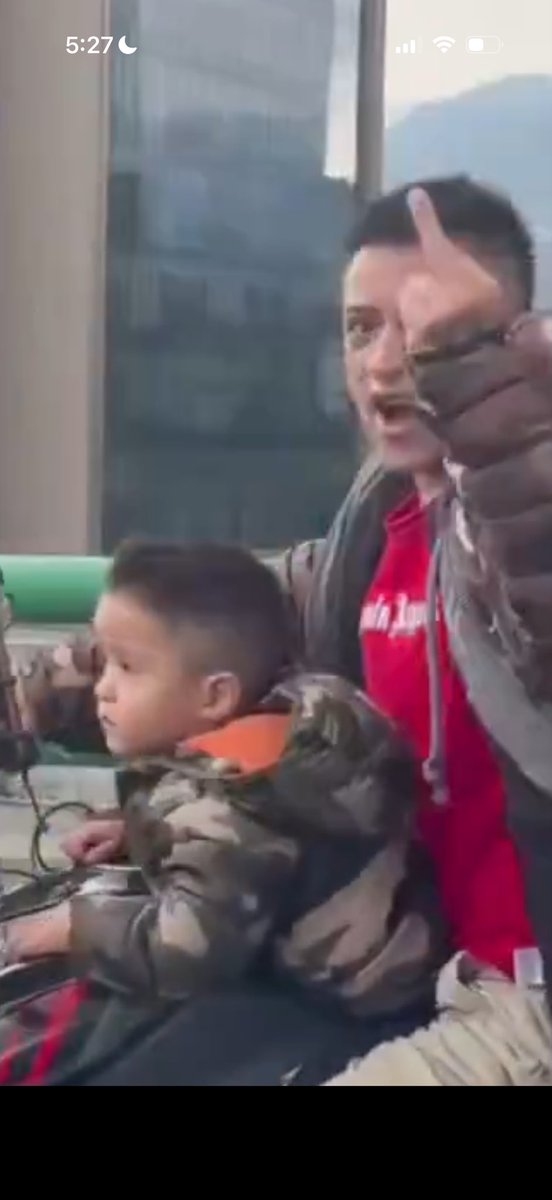 jicotitos's tweet photo. @nacholozano De seguro roba autopartes y voto por MORENA… pobre niño le espera un “FUTURO” brillante con ese Papa. https://t.co/3PgoI4nfc0