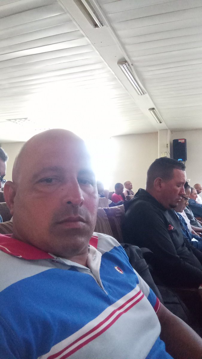 VargasYosuan's tweet photo. Amplio intercambio realizó esta tarde el presidente de la ANAP Nacional 🇨🇺 con cuadros, campesinos y presidentes de cooperativas sobre las nuevas medidas aprobadas para el sector 🌱🌽agropecuario y las cooperativas. #ANAPArtemisa. https://t.co/ApRxIW8agC