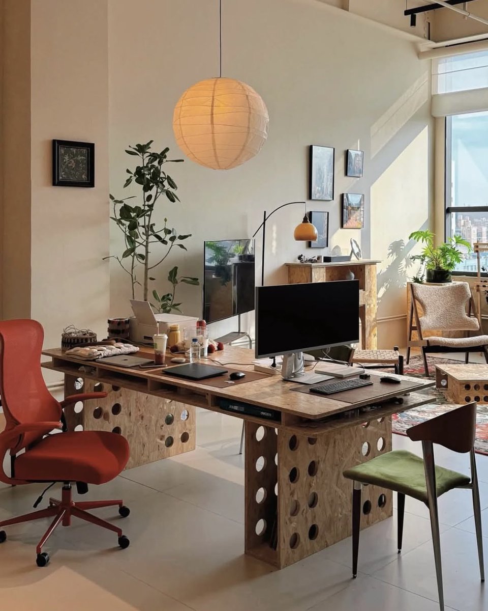 homeyzash's tweet photo. Home Office🪑 https://t.co/uZk5HvaIp7