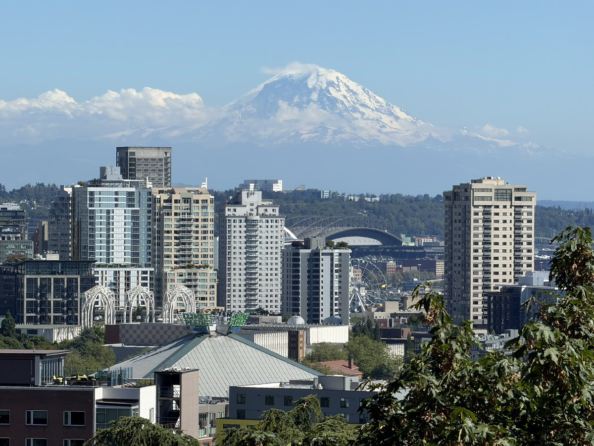 chrisdigiusto's tweet photo. #Seattle https://t.co/jJkSLr22PT