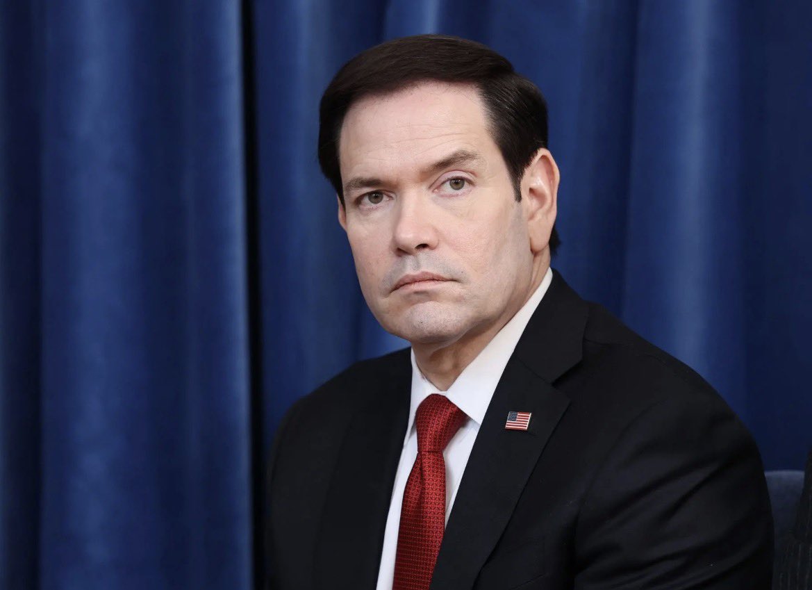 Jhonffonseca's tweet photo. ¡ACCIÓN GLOBAL HISTÓRICA!

El secretario de Estado Marco Rubio lanzó una ofensiva internacional sin precedentes contra el terrorismo político de extrema izquierda.

Con determinación y liderazgo firme, Rubio reúne a más de 60 países en Washington D.C. para coordinar una respuesta unificada y aplastar las redes de Antifa y sus aliados violentos.

Cuatro grupos europeos ya han sido designados como entidades terroristas por apoyar a Antifa, y se esperan más designaciones en las próximas semanas.

“El Departamento de Estado toma medidas decisivas contra el terrorismo de extrema izquierda que opera bajo el paraguas de Antifa. Rubio invitó a ministros de alto nivel de más de 60 naciones para trabajar juntos y detener esta amenaza”, señalaron fuentes oficiales.

Desde 2016, esta violencia radical ha crecido en Estados Unidos y Europa. Hoy, gracias a la visión clara y acción contundente de Marco Rubio, Estados Unidos lidera la lucha global contra el extremismo que amenaza nuestras libertades y seguridad.