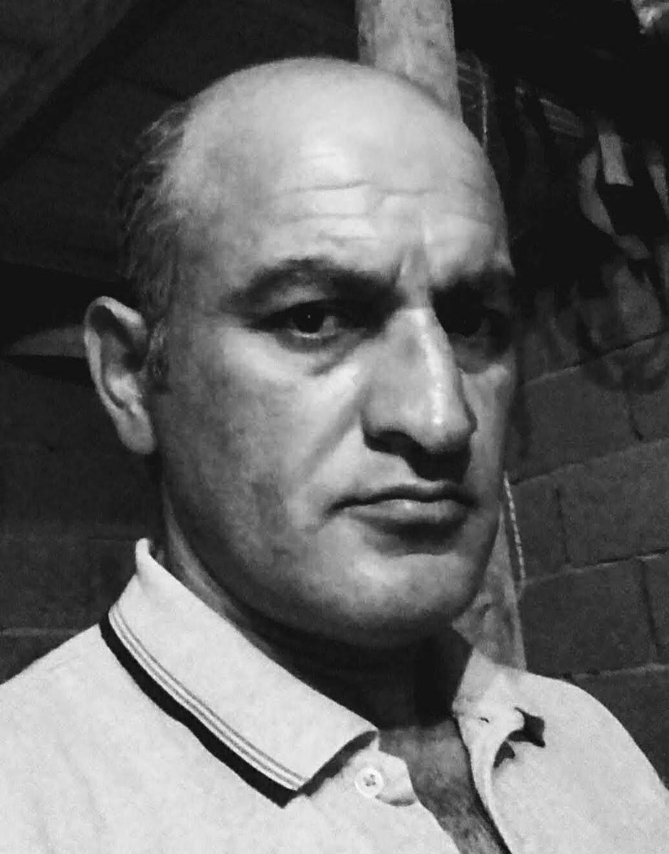 kemalpasal2's tweet photo. Evet yine yanlızız bu akşam herkez birilerinin koynunda biz yanlızlıkla baş başa https://t.co/SilW1w4Nep