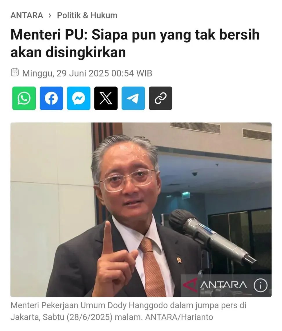txtklsmenengah's tweet photo. Setelah bocor surat dinas yg menyertakan Anak & Istrinya ke New York, AS (akhirnya batal berangkat karena keburu viral), Menteri PU Dody Hanggodo juga diduga kuat melakukan pengangkatan keponakannya Aisyah Zakkiyah dalam 2 posisi sekaligus, komisari PT. PP (BUMN) & Tenaga Ahli Menteri.

Mengutip kata-kata Menteri PU, "Siapa pun yg tak bersih akan disingkirkan", Kecuali keluarga sendiri pak ?
Nepotisme secara terbuka ?

Disaat masyarakat dan lulusan baru sulit mencari kerja, dia malah ngasih jabatan ke lingkungan keluarganya. MIRIS.