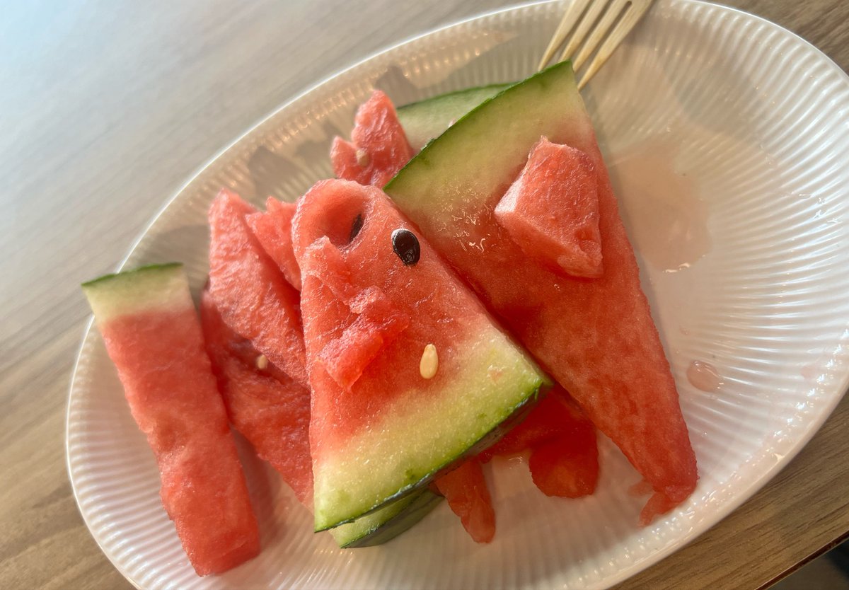 takmiii's tweet photo. 朝食 400en
昼食 200en
夕食 547en https://t.co/kplcHOvOcP