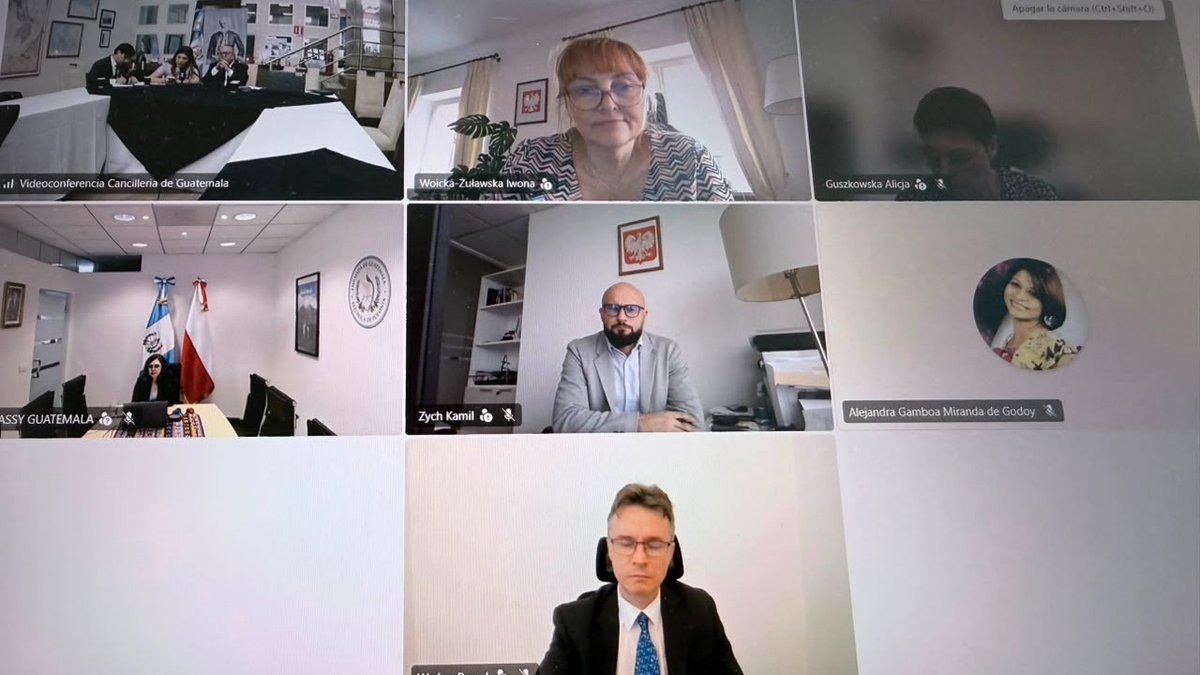 MinexGt's tweet photo. 🏛️ | La Academia de Diplomacia del @MinexGt se reunió con la @AD_MSZ (Akademia Dyplomatyczna) de Polonia, para establecer mecanismos de cooperación y generar acercamientos que permitan el intercambio de experiencias académicas de alto nivel entre ambas instituciones. https://t.co/AD1uNzDVGr