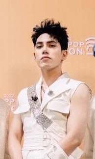 prinSBerry19's tweet photo. Iniisip ko pa kanina if bakit parang familiar yung ganitong styling hahaha tapos ayun naalala ko na, kavibe ng Stell P-pop Con 2022. 🤍 https://t.co/4UzfcwgZUJ