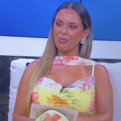 pasadodamarmita's tweet photo. A Jéssica está linda💗 🌼 
#bbtvi #teamfaneca @Jessicacsvieira https://t.co/rUXyXldjlV