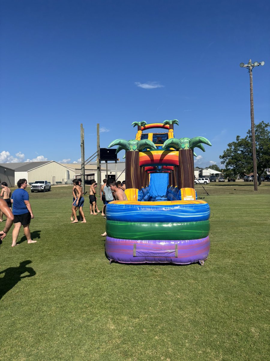 FHSPirateFball's tweet photo. Work hard, play hard! Our kids ended the week with some fun and team bonding. #GoPirates!! https://t.co/0zXPzY7FFK