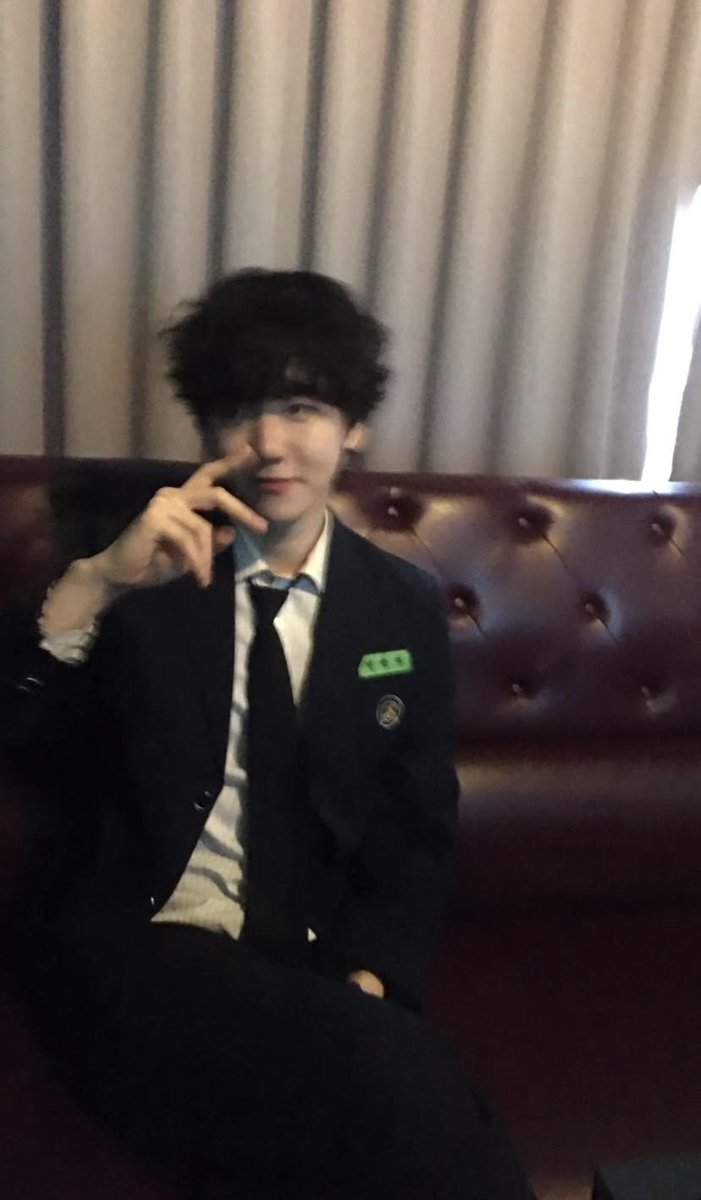 J___BHEK's tweet photo. 백현선배 미친거처럼사랑해..ㅋㅋ

차분하고싶지만..설레서미쳐죽어버릴것만같아돌아버릴구야어떠케어뜨카냐고미친거같아으아앙라라라랄우우아아앙랄랄라한잎~~~~랄랄라두잎랄랄라세잎랄랄라네에에잎!행운을가져다준다는수줍은얼굴의미소유유유유유유기절이드개잘생겼어왤케귀여워미쳤어????!!!! https://t.co/6UqNdYgo3Q
