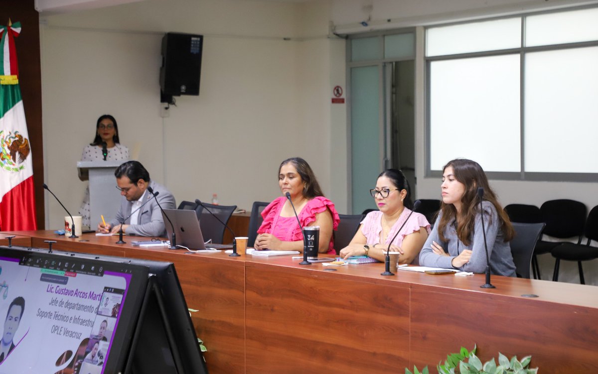 IEEPCO's tweet photo. 💻Este día se llevó a cabo la segunda sesión del curso virtual de capacitación "Claves para el Proceso Electoral del Poder Judicial Local: Experiencias, retos y aprendizajes", promovido por la Presidenta de la Comisión Temporal de Comunicación, Ana María Márquez (@AnaM_M7A). https://t.co/6voqEyH9R0