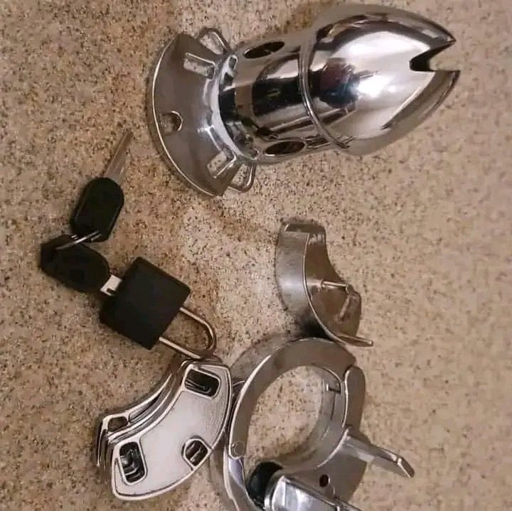 lioralottiee's tweet photo. Wanna locked 🔐up some new balls 😈😈 https://t.co/FFeZQngVIS