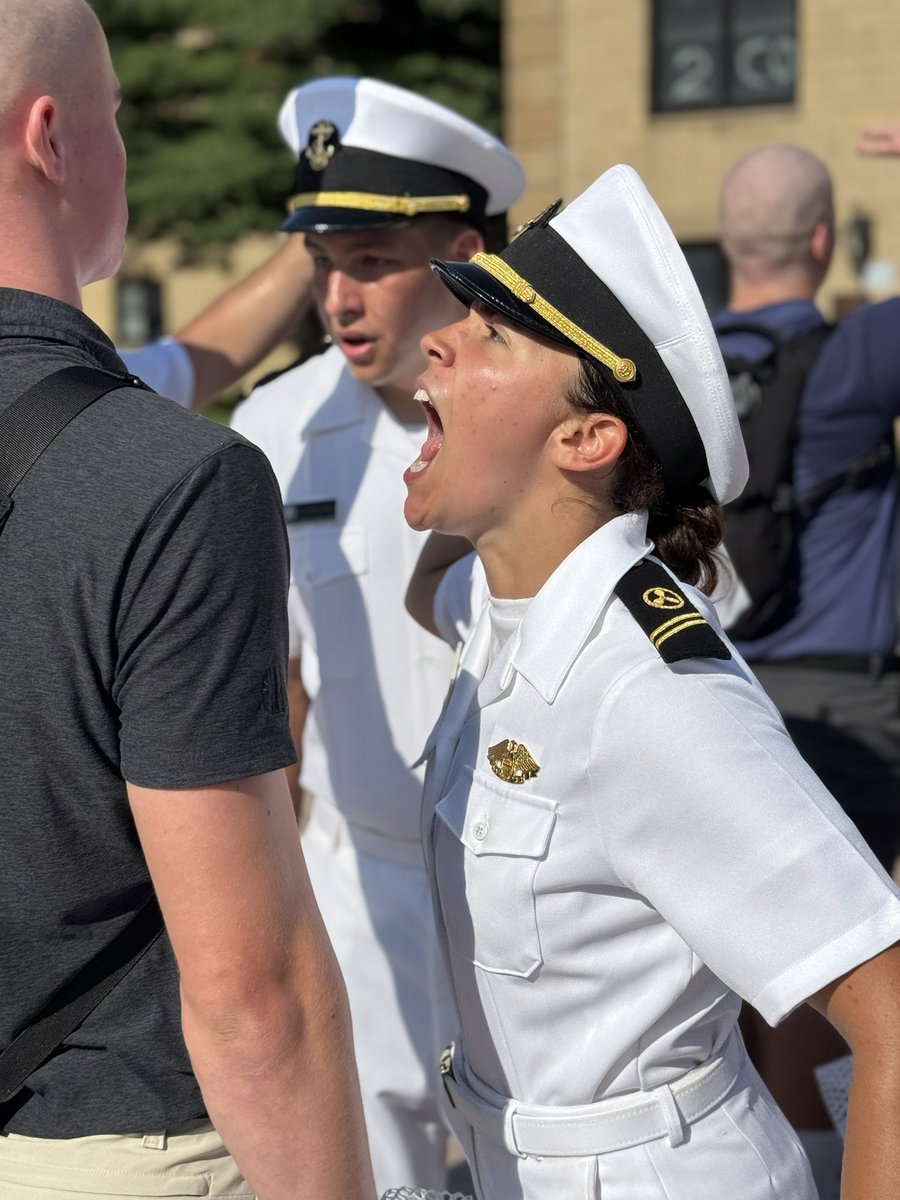 UsmmaO's tweet photo. From civilians to plebe candidates. INDOC Day Zero has arrived.
America’s premiere maritime leadership laboratory is underway.
Welcome to USMMA, Class of 2030! 🫡🇺🇸⚓️
#USMMA #KP #KingsPoint #MerchantMarineAcademy #MerchantMarine #Mariner #Leadership #OURAcademy #actanonverba https://t.co/XCOxD2w04J