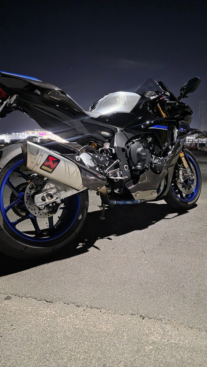 mackey_r3's tweet photo. YZF-R1Mにアンダーカウルを取り付ける予定ですが、一部の噂で「熱で溶ける」と聞いたのですが、実際のところどうなんでしょうか？🤔

R1にアンダーカウルを付けている方、
詳しい方いましたらぜひ教えてください🙇‍♂️

#YZFR1M #R1M https://t.co/tZwtJwIfTK