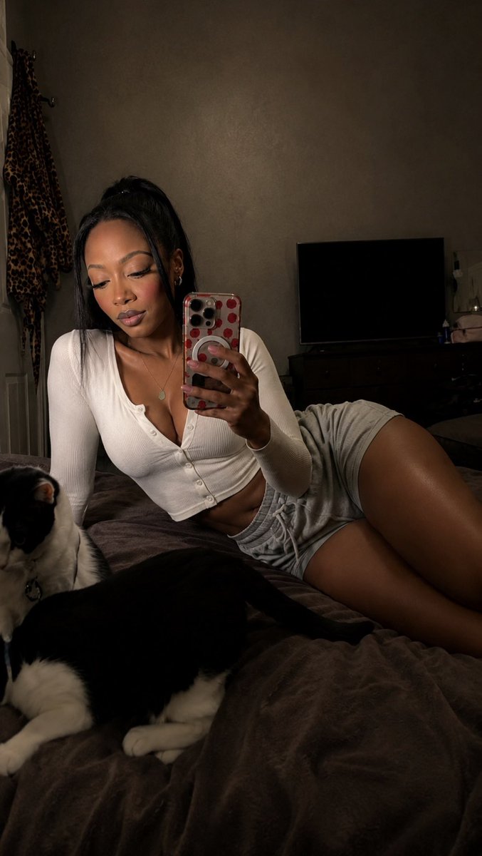 Jadamntt's tweet photo. 5 mins in a room with me, wyd? https://t.co/Smgag9fju3