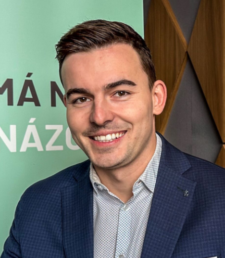 nezvany_host's tweet photo. Kvíz: Který z těchto lidí má titul JUDr. ? https://t.co/In73khOLTU