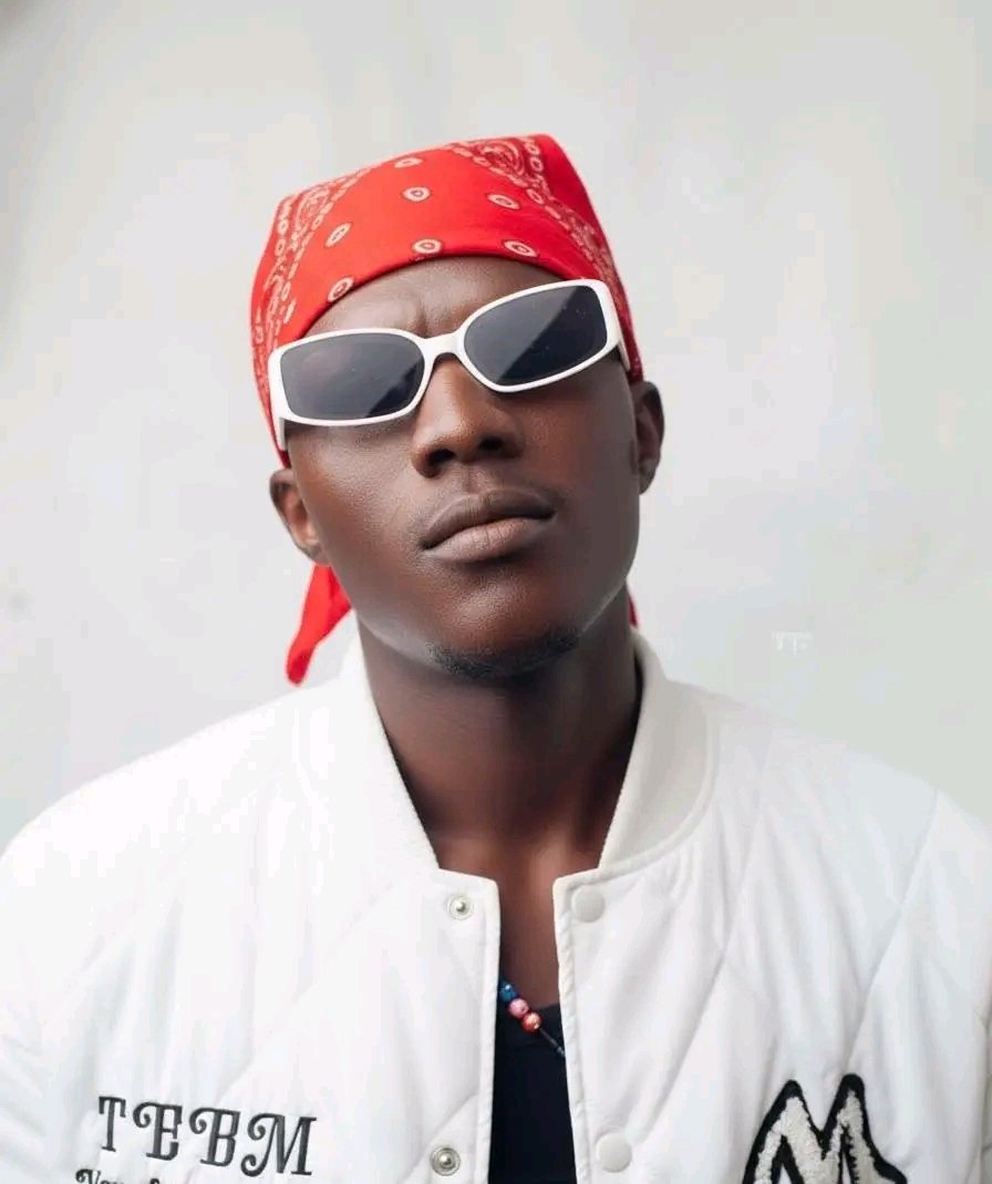 Roykaline's tweet photo. #SmallCity 🎵
What keeps you hitting replay? 🎤 The lyrics? 🎧 The beat? Or is it the full vibe?
Stream below:
Audiomack:
https://t.co/wBNnARJi2S
Boomplay:
https://t.co/C13unpLylr
Spotify:
https://t.co/fbJ1CfRwPc https://t.co/ZbEgGJeDmt