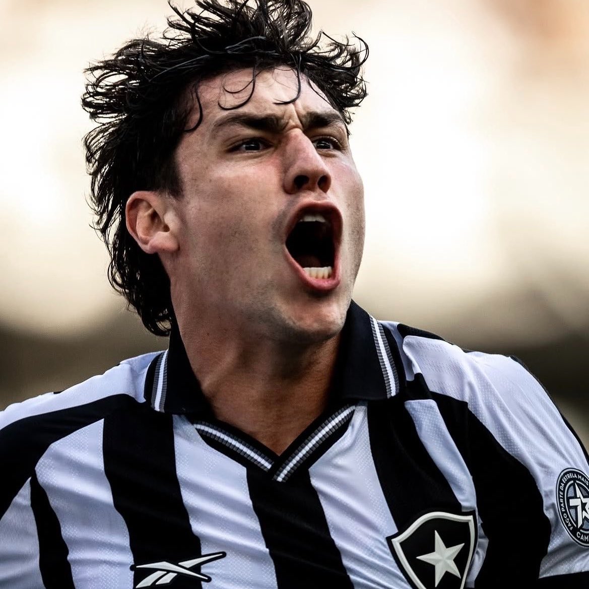 centraIsaopaulo's tweet photo. 🚨🚨🚨 NÃO VAI ROLAR TROCA!
São Paulo irá adquirir Newton em definitivo sem envolver Ferraresi. Uma diferença do staff do zagueiro na operação melou a troca dos jogadores.

O Tricolor pagará por Newton em parcelas a partir de 2027. Ferraresi seguirá emprestado com opção de compra.

🗞️ ESPN | @andrehernan