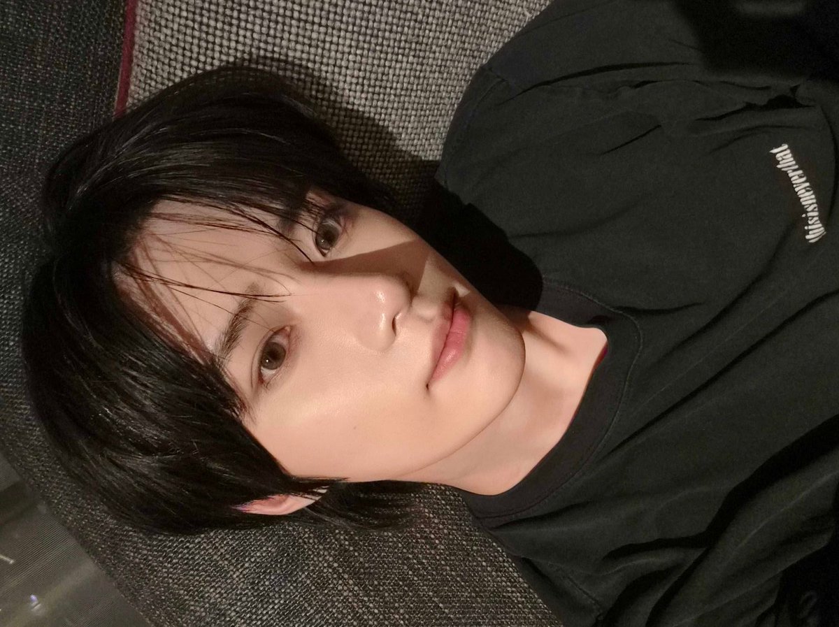 beomgyuhourly's tweet photo. i miss getting beomgyu’s selfies after he finishes his schedule https://t.co/FeSGtMNmzY