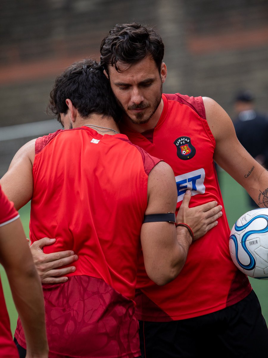 Caracas_FC's tweet photo. Más juntos. Esto siempre será por nuestra gente 🫂

¡VAMOS CARACAS! 💪🏻

#SomosCaracas #SomosVenezuela #DaleRo https://t.co/mydUFmbq1b